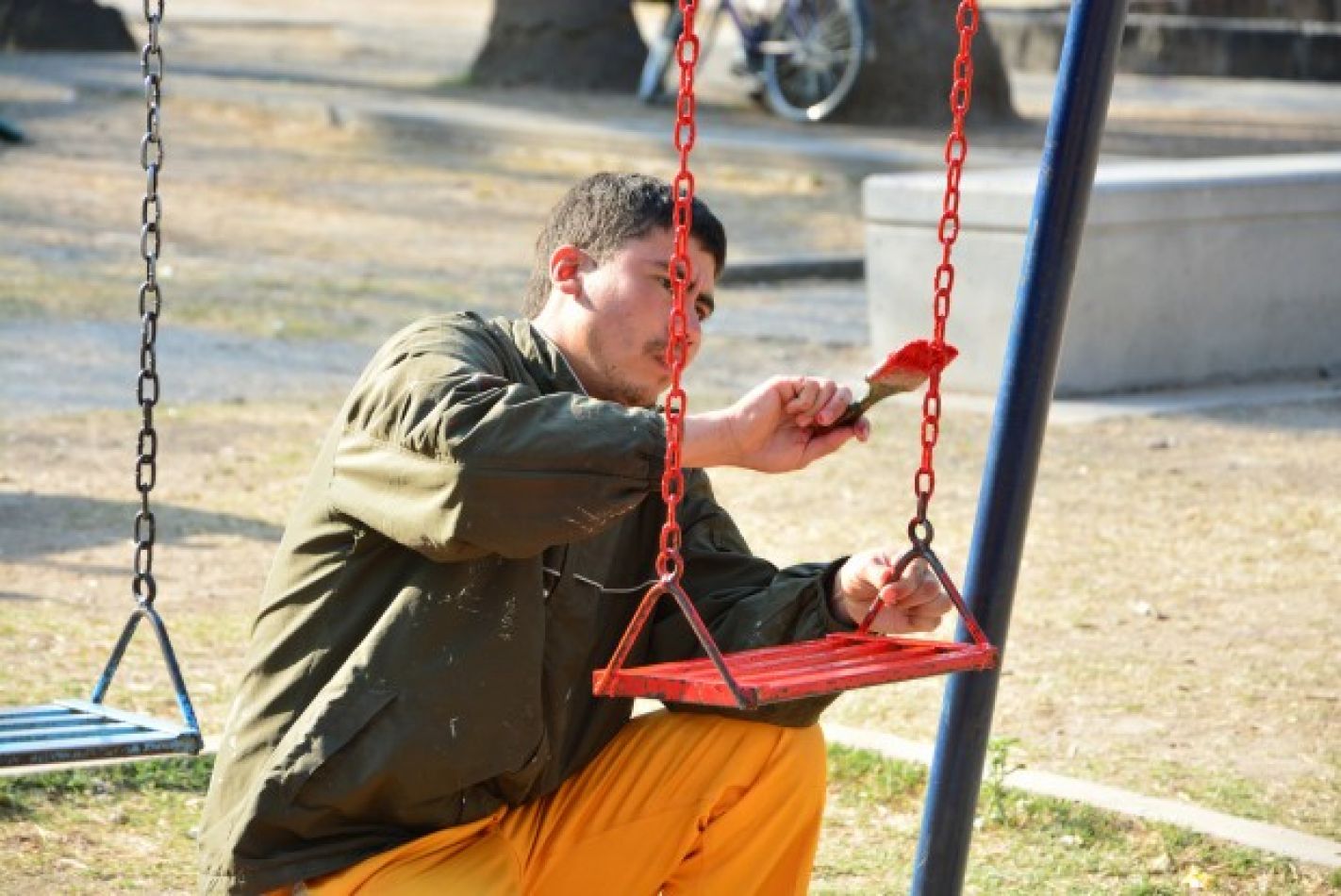 Reparando juegos infantiles