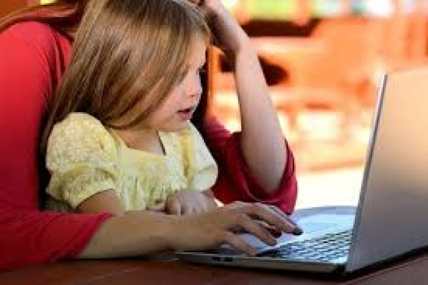 Niños con mucha tarea y padres al borde de un ataque...