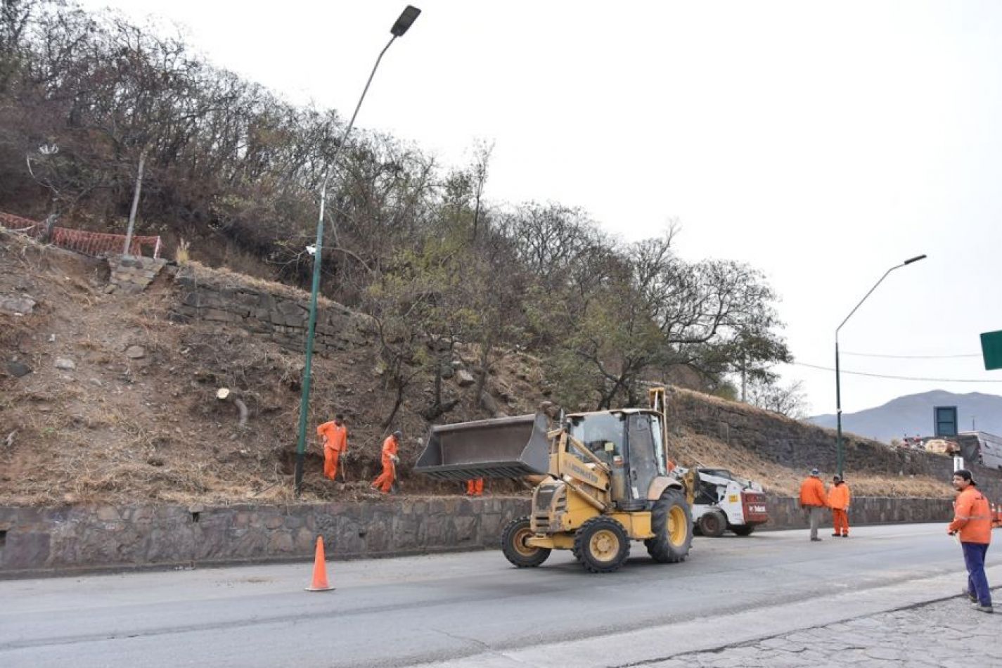 Trabajos en la ladera del cerro