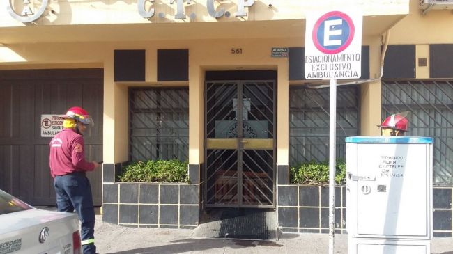 Bomberos en la puerta de UTA Crédito: ‏@danitapia89