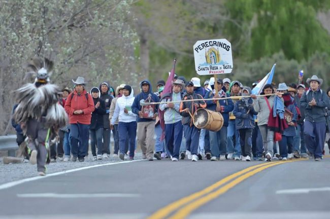 Los peregrinos de Santa Rosa de Tastil con sus tradiciones a cuestas