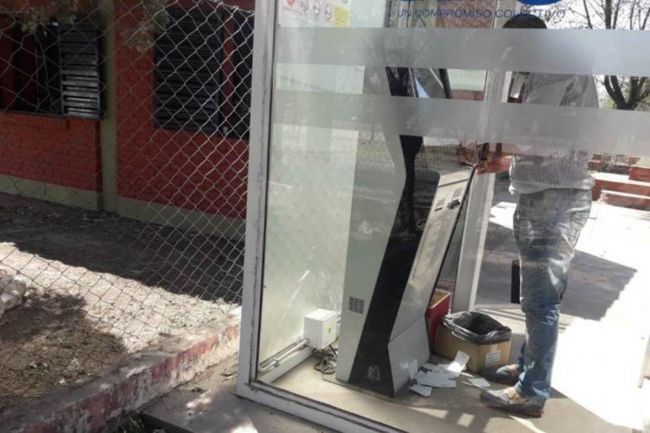 Cabina vandalizada en Limache