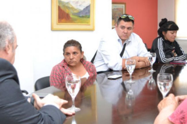 Familiares de víctimas con el procurador