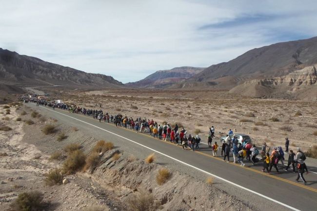 Postal de peregrinos y paisajes espectaculares Crédito: Vicente Arias