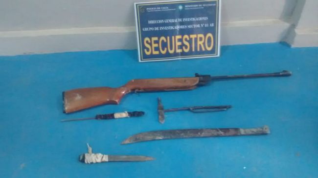 Secuestran armas tumberas