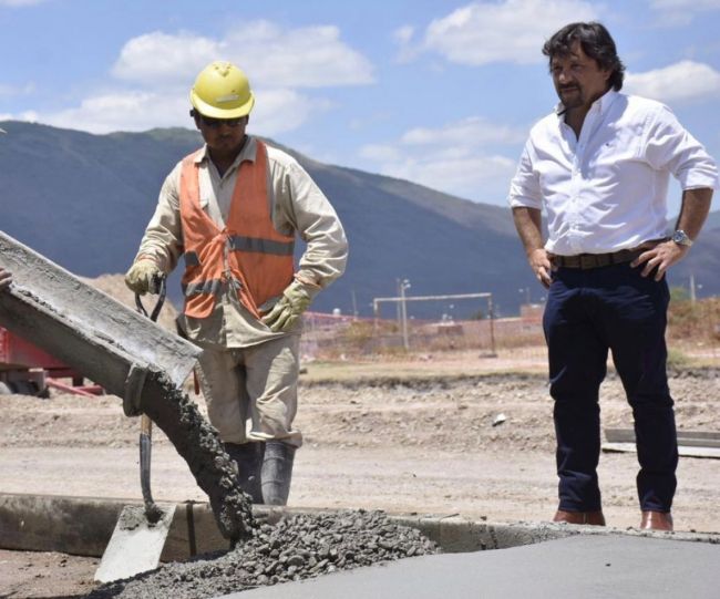 Sáenz recorriendo obras