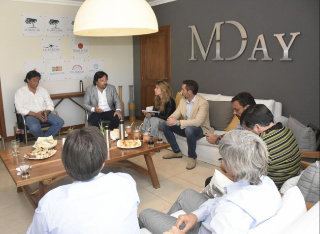 Sáenz con distintos actores del sector privado