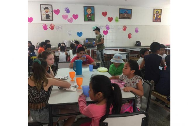 En las escuelas donde se votó se sirvió un refuerzo alimentario el día sábado