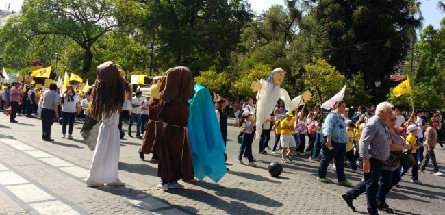 Movida de colegios en el Día de los Santos