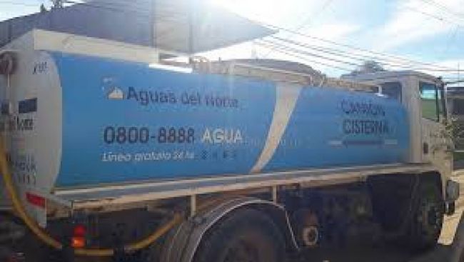 Provisión de agua con camiones cisterna