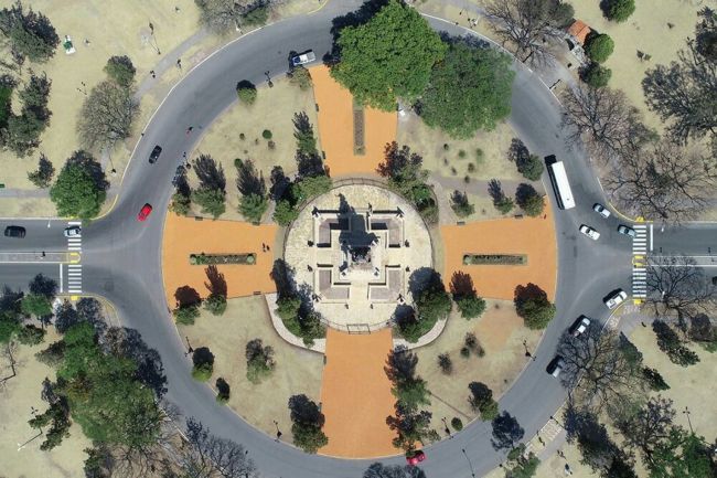 El monumento 20 visto desde el cenit