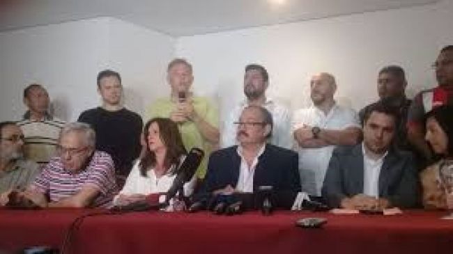 Conferencia conjunta de Leavy y Elia Fernández