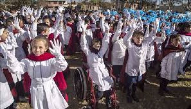 Como los primarios prometen a la bandera, los secundarios lo harán a la Constitución