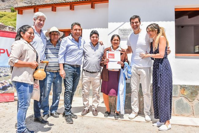 Entrega de viviendas en Iruya