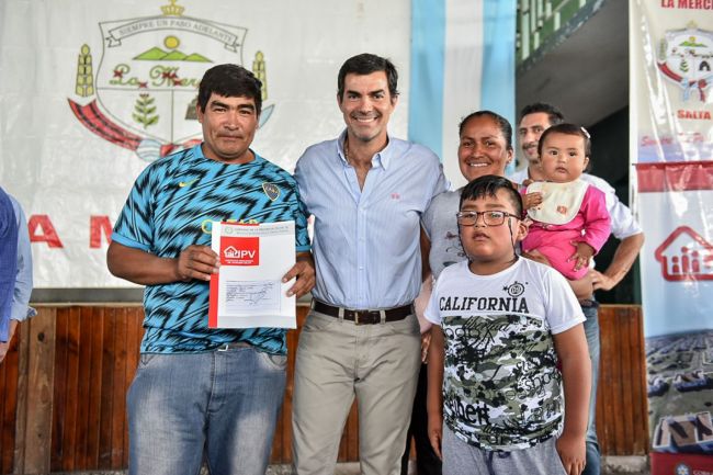 Entrega de escrituras en La Merced