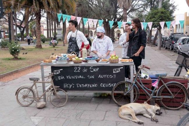 Desayuno ciclista en el día mundial sin auto