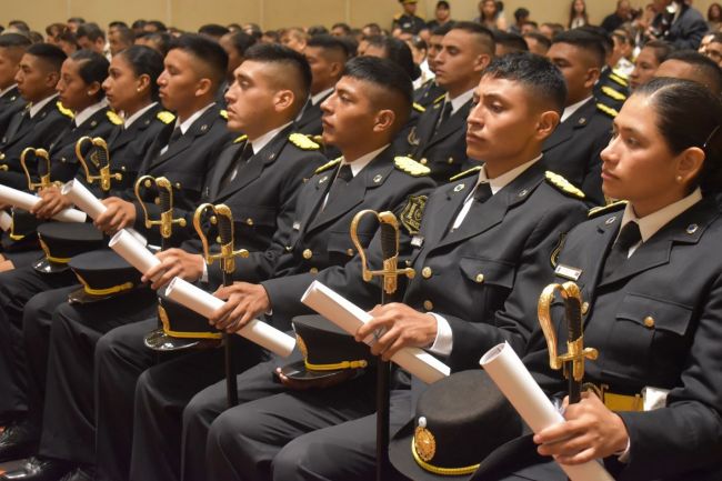 Nuevos suboficiales de policía