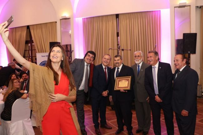 Autoridades provinciales y municipales con referentes de la actividad privada