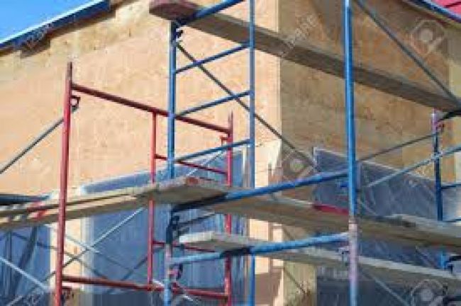 Murió tras caer de un andamio