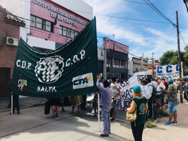 Protesta en la Cooperadora
