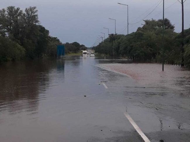 Ruta anegada en El Tala