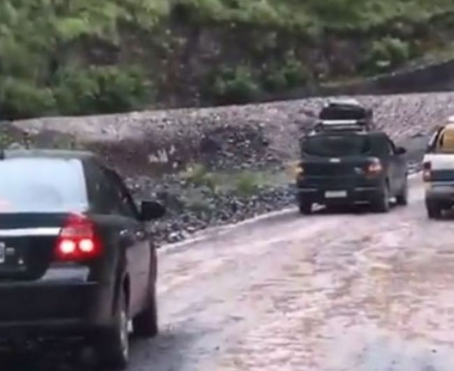 Corte de ruta 33 en la cuesta del Obispo