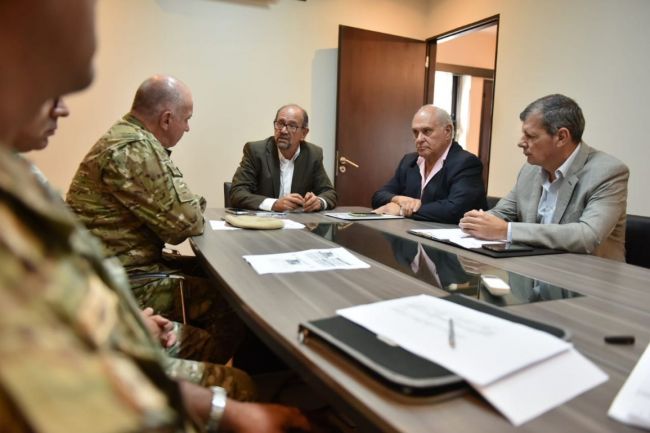 Reunión con autoridades del ejército