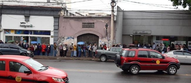 Filas solo en bancos, farmacias y súper, los demás comercios vacíos