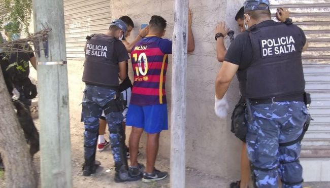 Detenidos por no cumplir el aislamiento social obligatorio