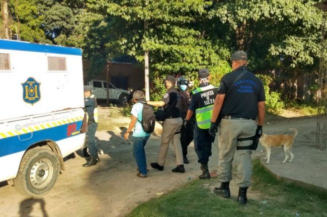 Detenidos por no cumplir el aislamiento social obligatorio