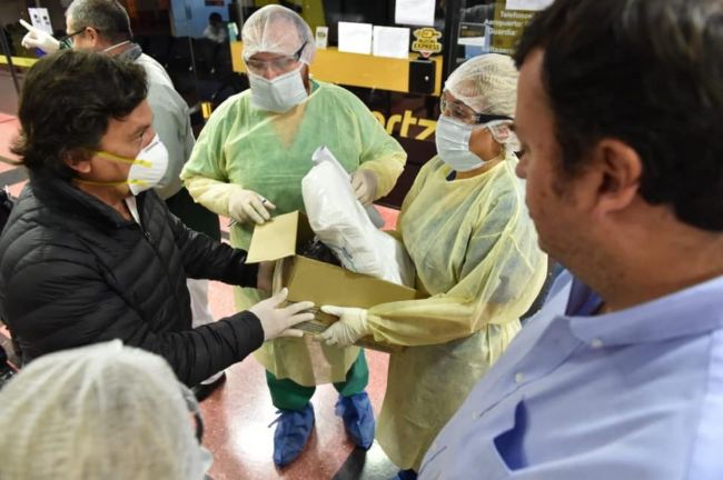 Sáenz a la llegada del vuelo con argentinos desde Panamá