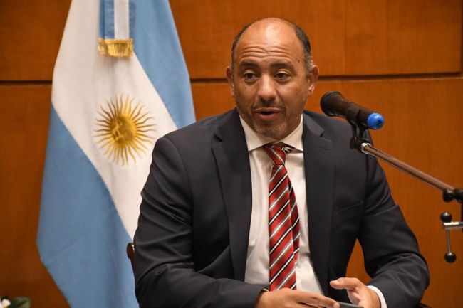 El ministro de economía Roberto Dib Ashur