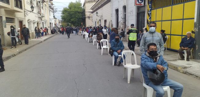 Algunos organizaron filas de sillas