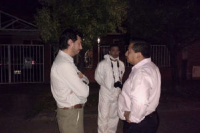 Peritos forenses trabajan en el lugar