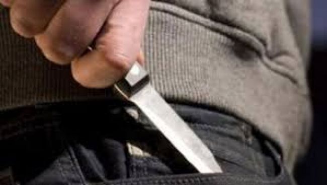 Detenido por acuchillar a su amigo