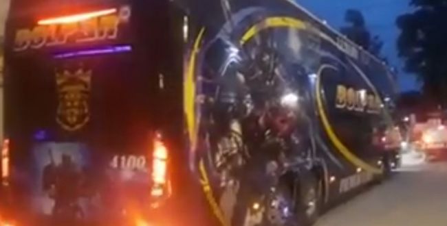 Llegada a Salvador Mazza de colectivos con repatriados bolivianos