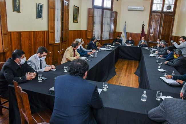 Senadores con el presidente del ENRESP