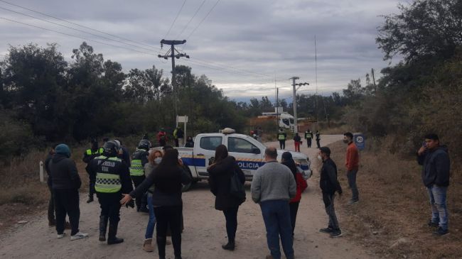 La ruta alternativa bloqueada por la policía