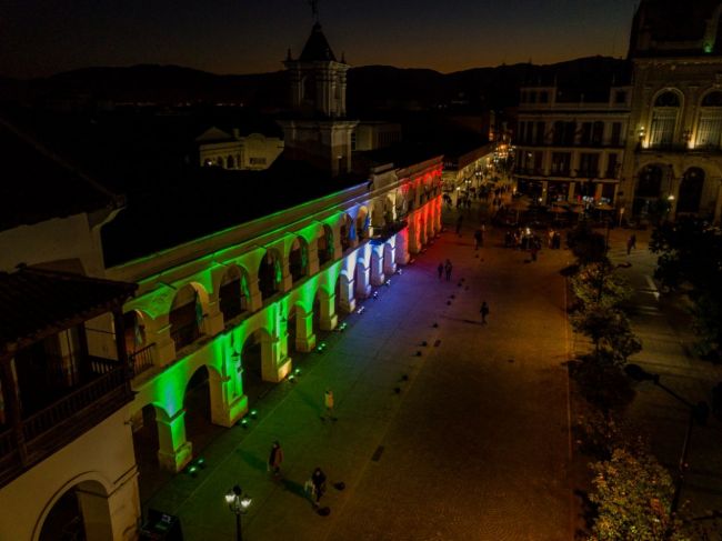 El cabildo de Salta con los colores de Italia