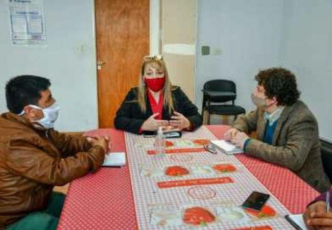 Senadores con la secretaria de educación