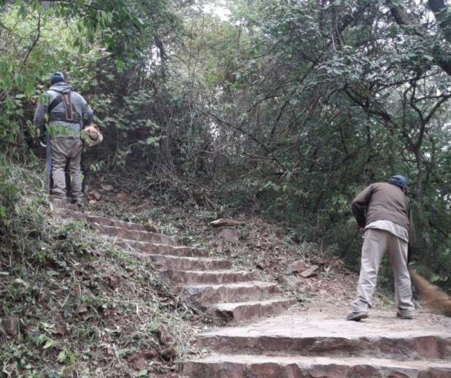 Subida al cerro por las escalinatas