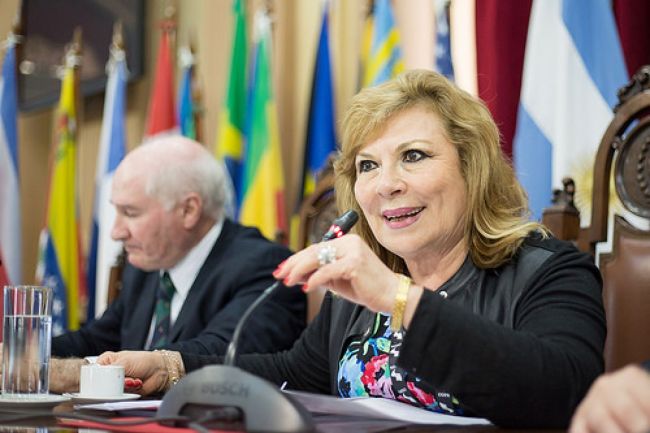 Economía y micro crédito en debate