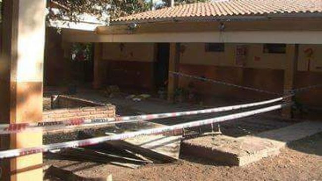 La escuela incendiada   Crédito: Aldo Maita