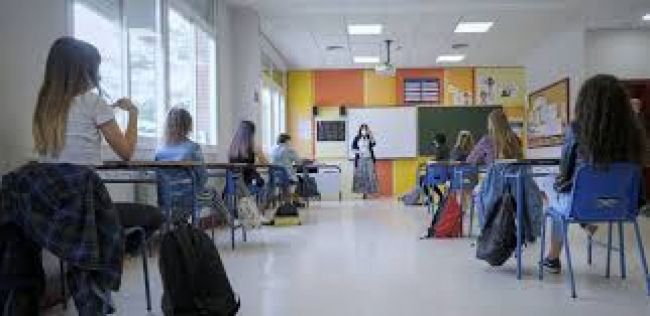 Se deberá garantizar la distancia social en las aulas