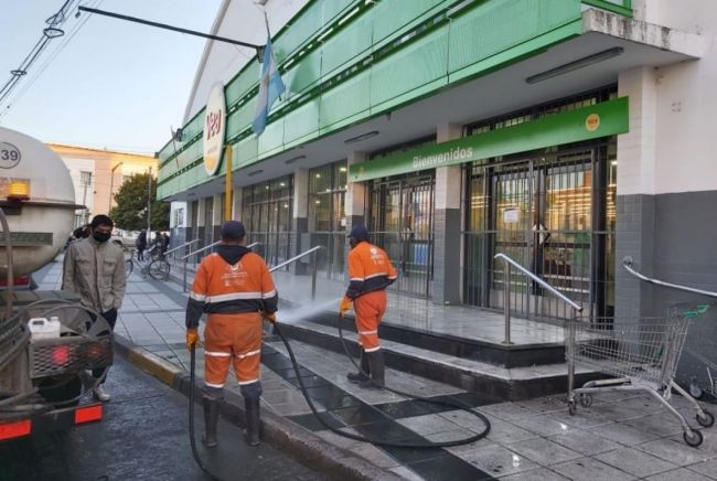 Operativo de desinfección en la ciudad