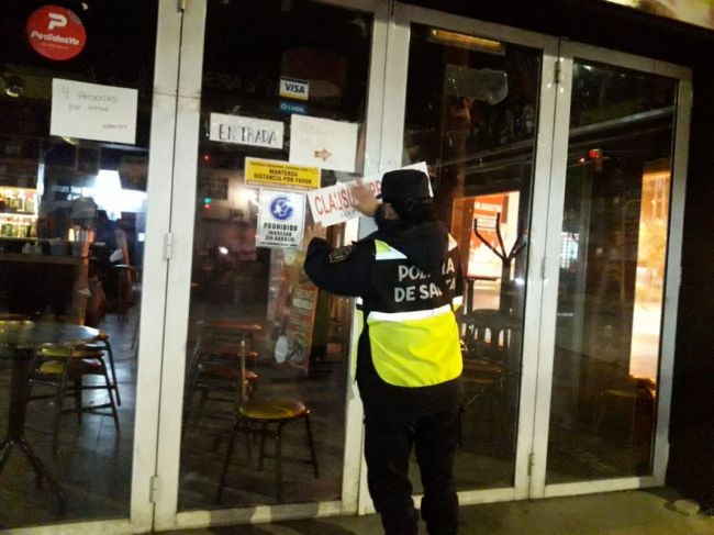 Uno de los locales clausurados