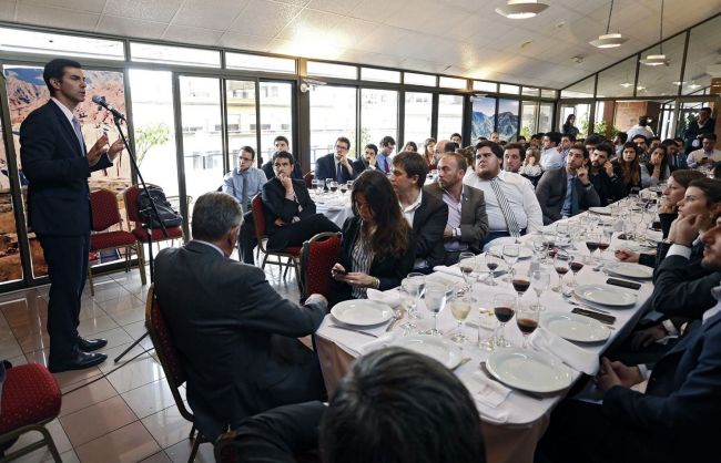 Urtubey con becarios de la FURP