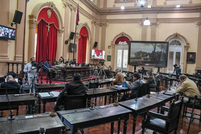 Sesión presencial y online del Senado