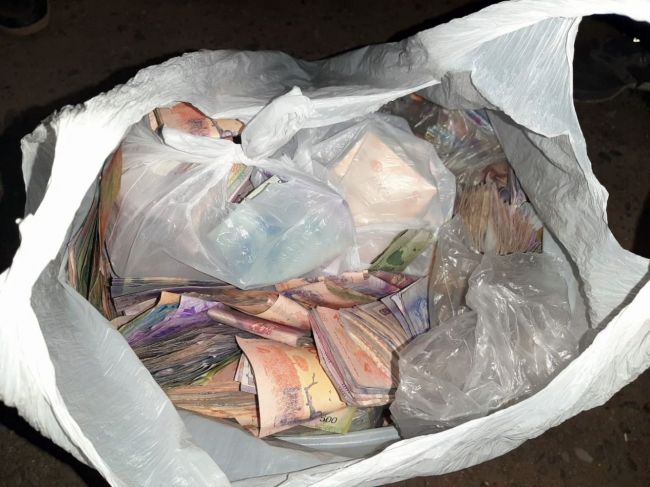 Así llevaban el dinero oculto en el camión