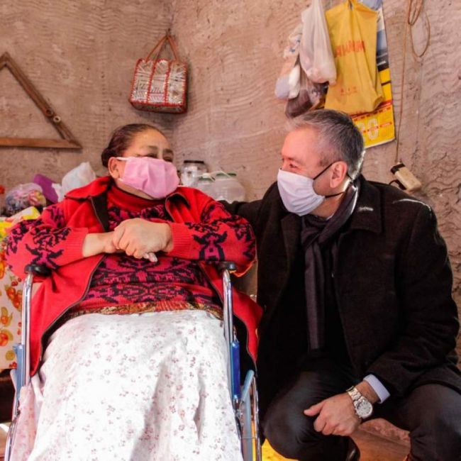 Entrega de silla de ruedas